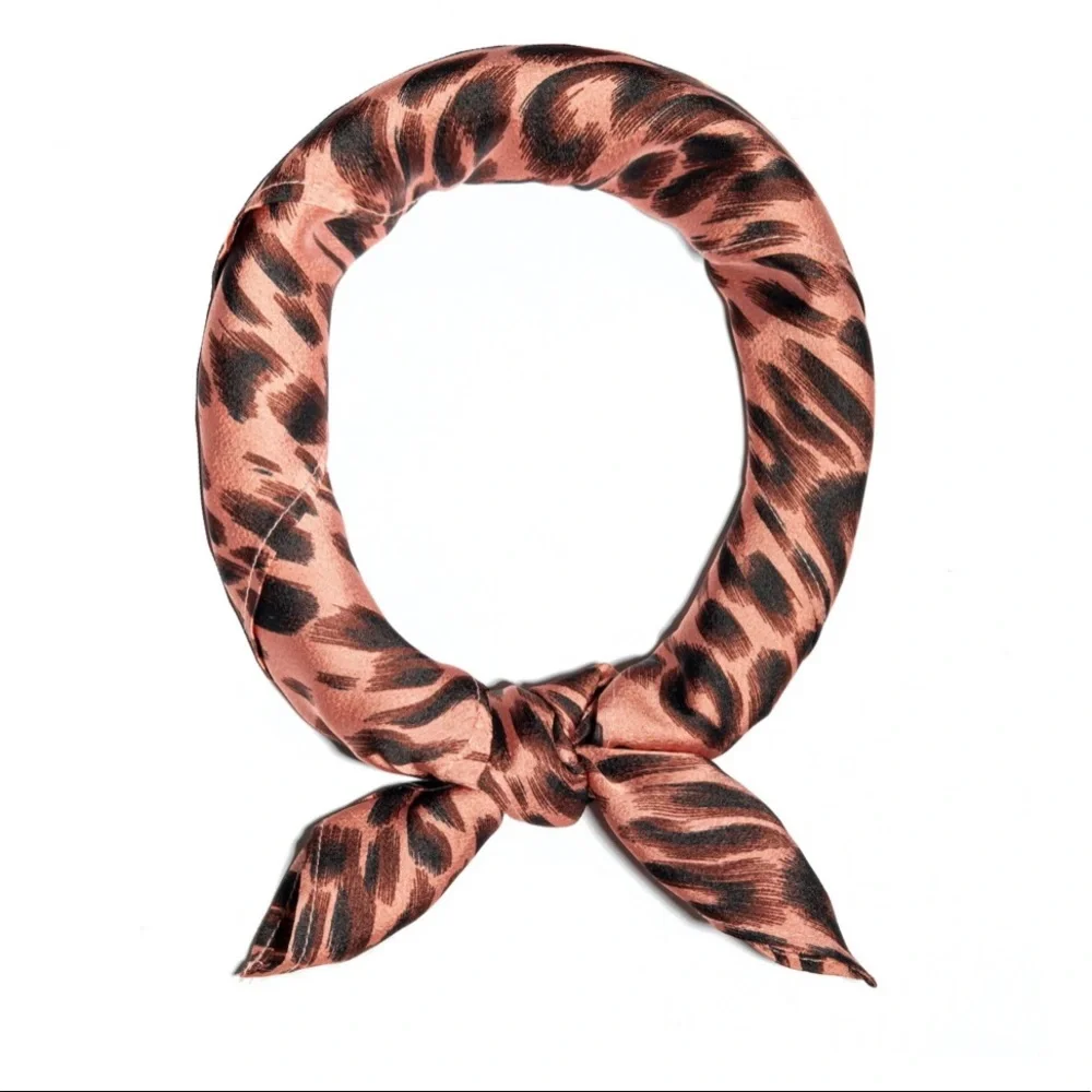 LELE SADOUGHI NWT AUTHENTIC BLUSH LEOPARD SILK BANDANA SCARF MASK.